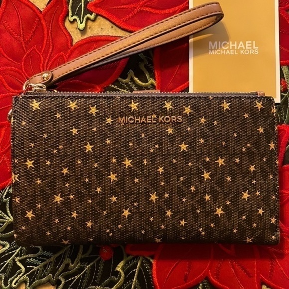 Brand New Michael Kors Phone Case Wristlet Zip Pockets Wallet Brown Gold Stars - Picture 1 of 15